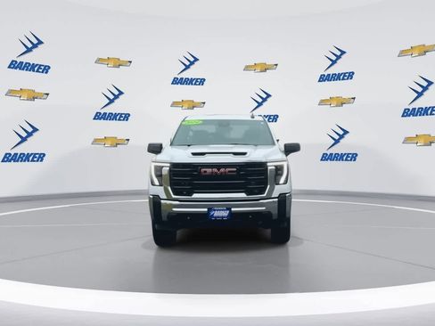 Used 2024 GMC Sierra 2500 Pro w/ Convenience Package image 3