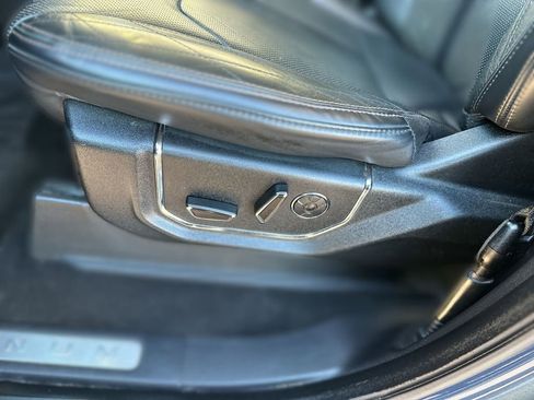 Used 2019 Ford Expedition Platinum image 14