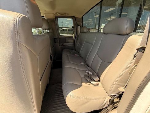 Used 2003 GMC Sierra 2500 SLT w/ SLT Preferred Equipment Group AWD/4WD image 9