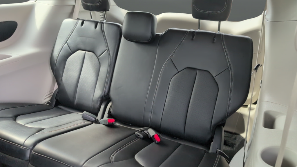 Used 2024 Chrysler Pacifica Touring-L FWD image 22