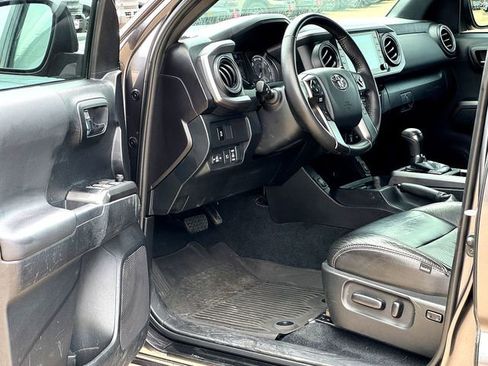 Used 2023 Toyota Tacoma TRD Off-Road image 8