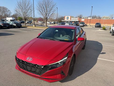 Certified 2022 Hyundai Elantra SEL image 2