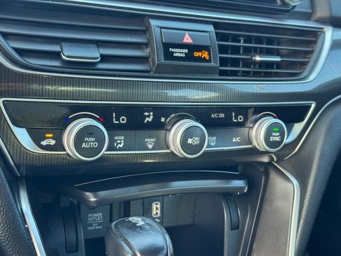 Used 2018 Honda Accord LX image 30
