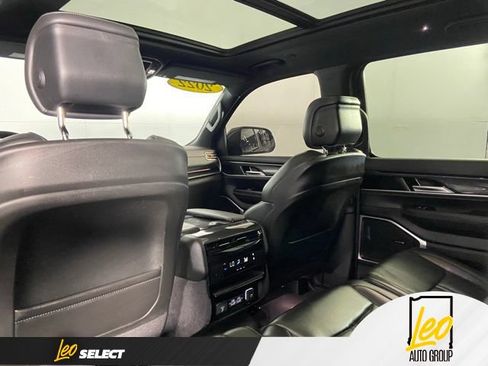 Used 2022 Jeep Wagoneer Series I w/ Premium Group I AWD/4WD image 22