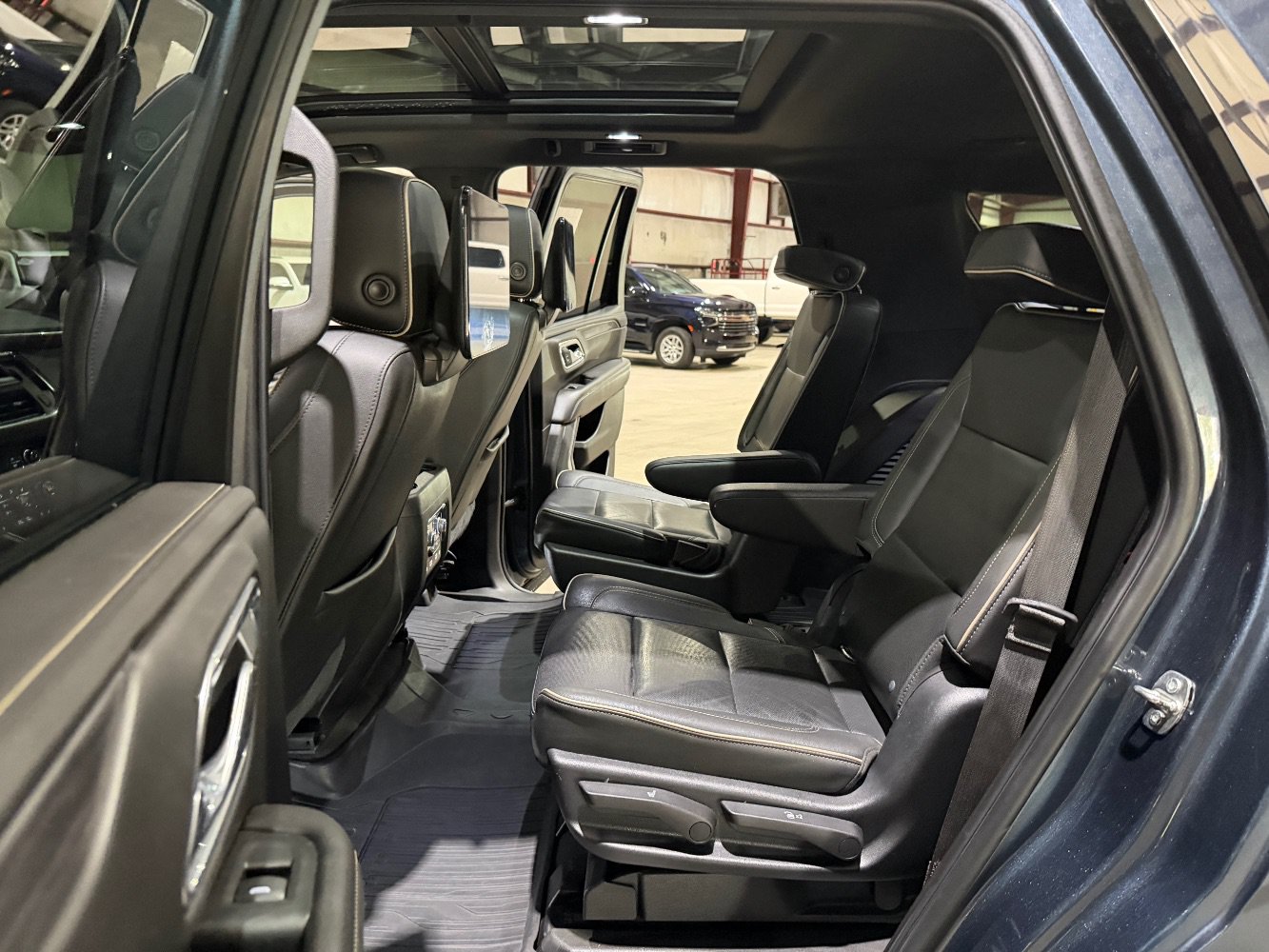 Used 2021 GMC Yukon SLT w/ SLT Luxury Plus Package RWD image 16