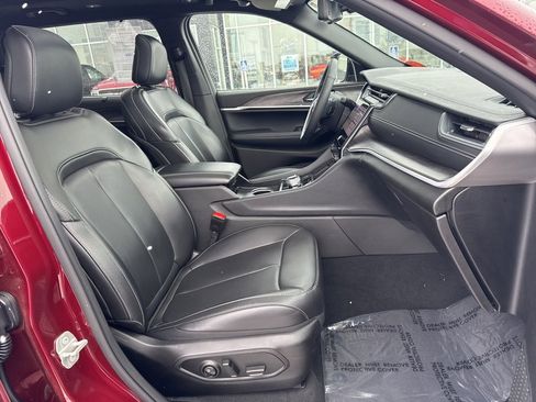 Certified 2024 Jeep Grand Cherokee L Limited w/ Luxury Tech Group II image 32