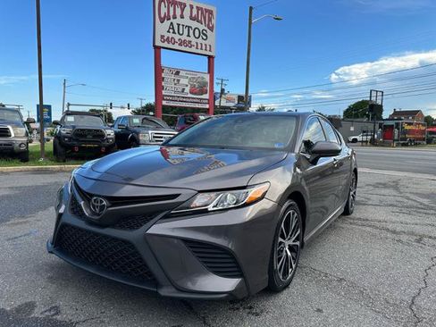 Used 2019 Toyota Camry SE FWD image 9