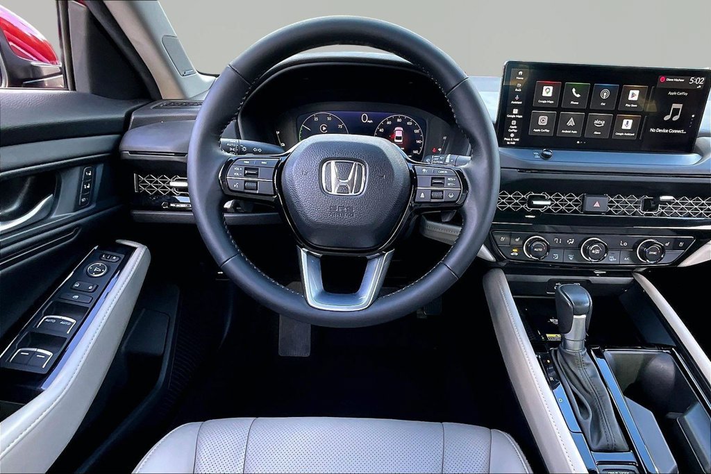 Used 2024 Honda Accord Touring image 9
