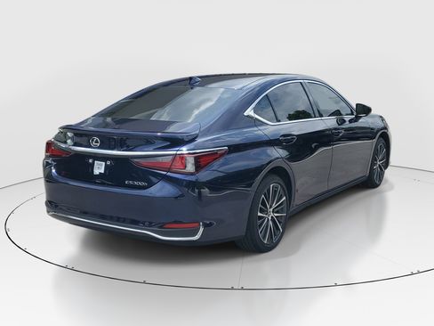 Used 2025 Lexus ES 300h w/ Premium Package FWD image 7