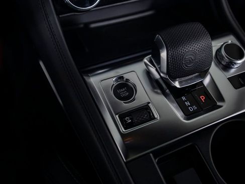 Used 2021 Jaguar F-PACE SVR image 36