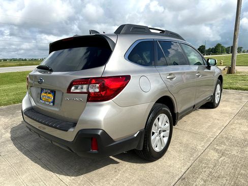 Used 2019 Subaru Outback 2.5i Premium w/ Popular Package #2 image 9