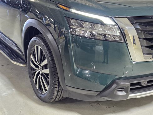 Used 2023 Nissan Pathfinder Platinum image 10
