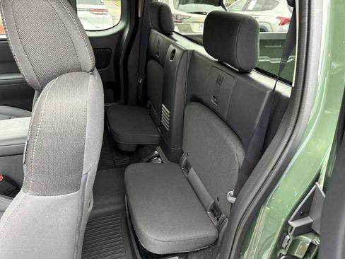 Used 2022 Nissan Frontier SV w/ Technology Package RWD image 10