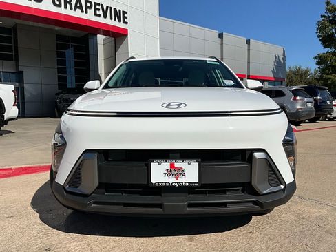 Used 2025 Hyundai Kona SEL image 4