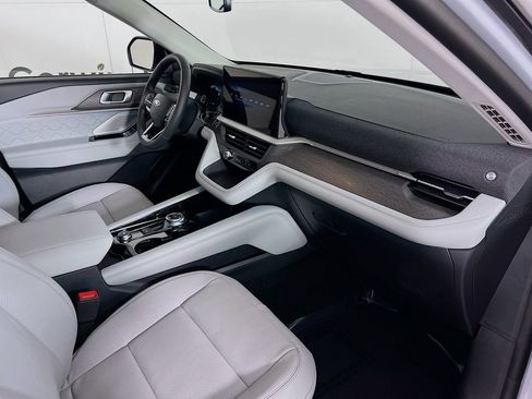 New 2026 Ford Explorer Platinum image 32