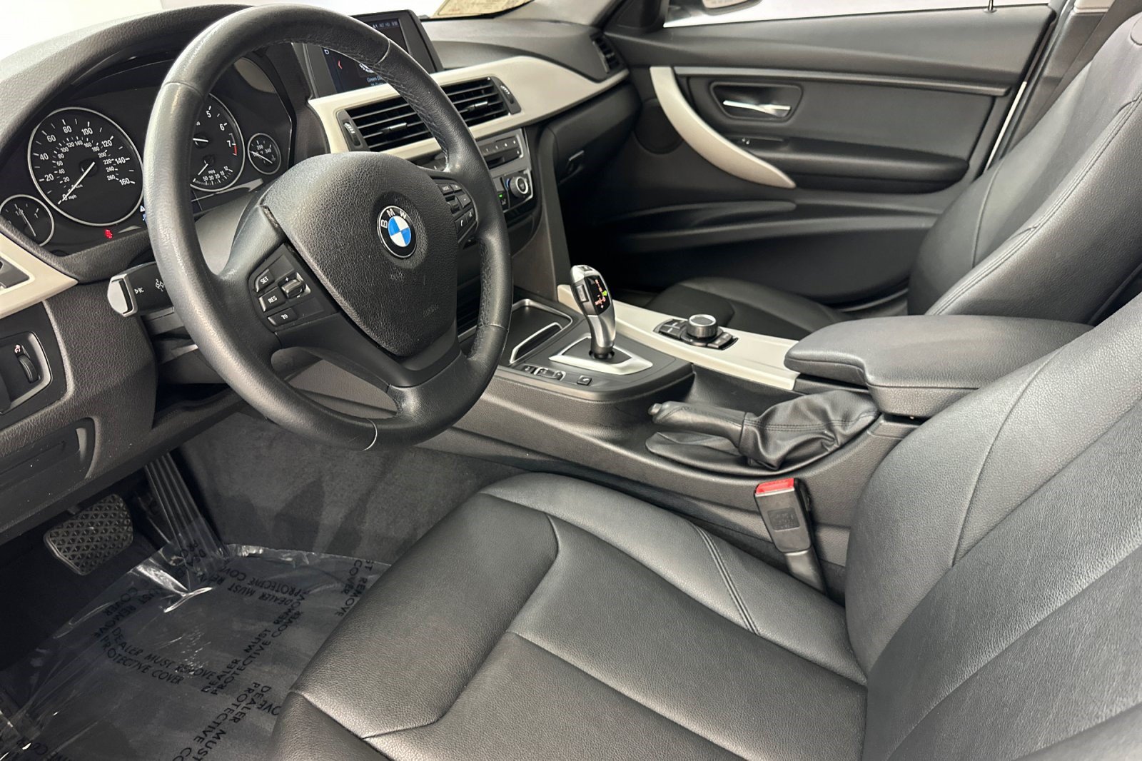 Used 2018 BMW 320i xDrive Sedan w/ Convenience Package AWD/4WD image 4