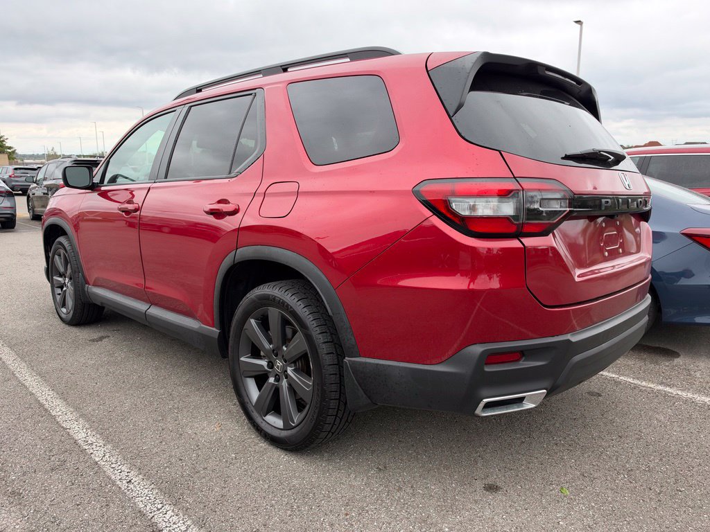 Used 2024 Honda Pilot Sport image 6