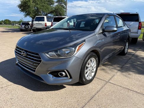 Used 2020 Hyundai Accent SEL FWD image 3