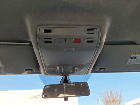 Certified 2020 Volkswagen Tiguan SE image 29