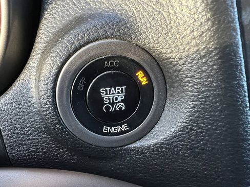 Used 2015 Dodge Journey Crossroad w/ Flexible Seating Group image 30