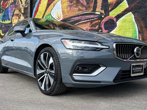 Used 2023 Volvo S60 B5 Ultimate image 11