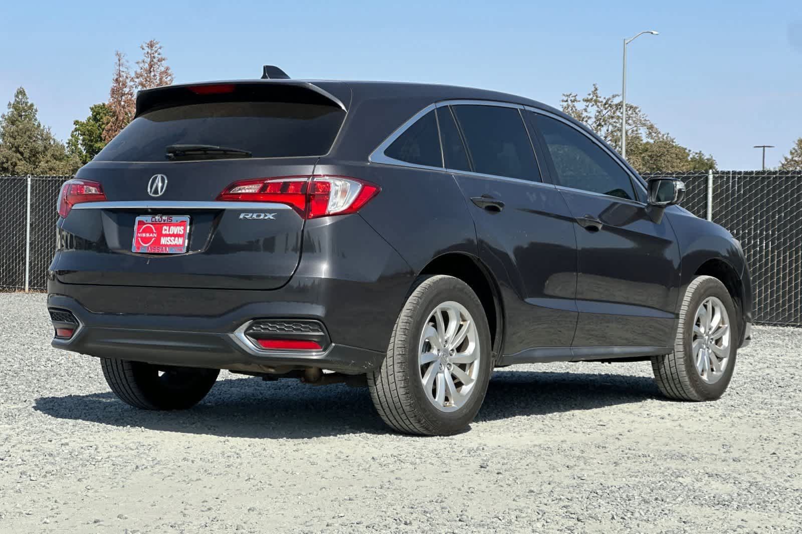 Used 2016 Acura RDX w/ Tech & AcuraWatch Plus Pack FWD image 3