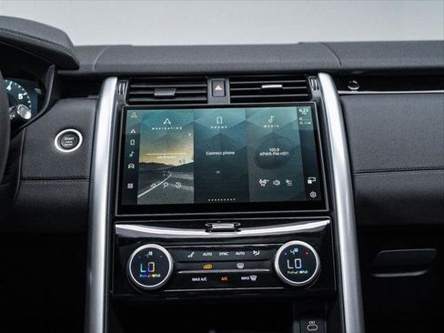 New 2025 Land Rover Discovery S image 27