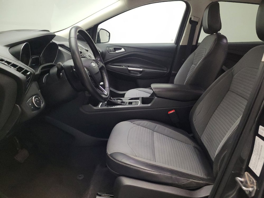 Used 2018 Ford Escape SE w/ SE Sport Appearance Package FWD image 17