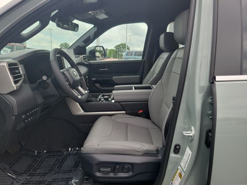 New 2026 Toyota Tundra Limited AWD/4WD image 16