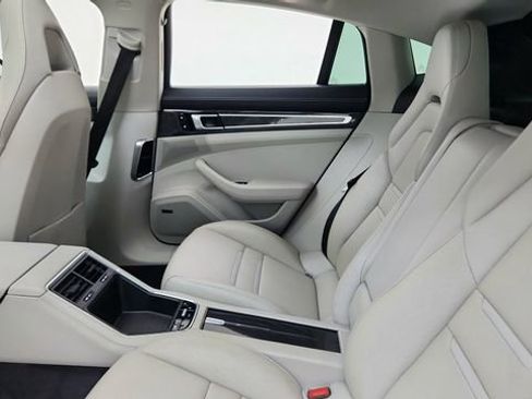 Used 2018 Porsche Panamera 4S image 28