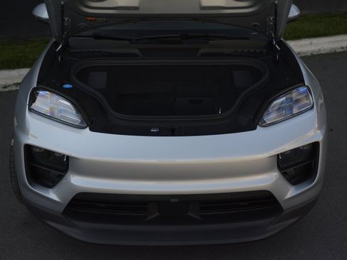 Certified 2025 Porsche Macan 4S Electric image 38