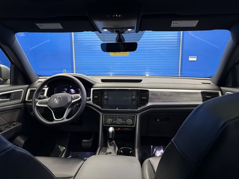 Certified 2022 Volkswagen Atlas Cross Sport SE w/ Panoramic Sunroof Package FWD image 27
