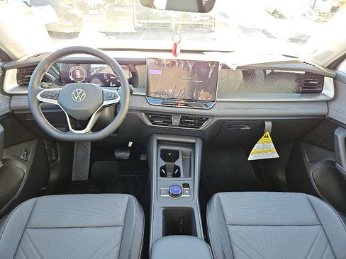 New 2026 Volkswagen Tiguan SE image 8