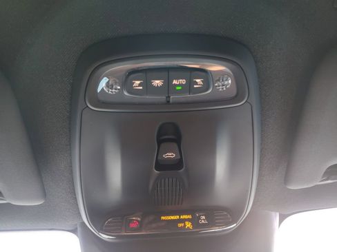 Used 2022 Volvo XC40 T5 R-Design w/ Advanced Package image 5