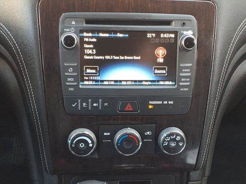 Used 2017 Chevrolet Traverse LT image 6