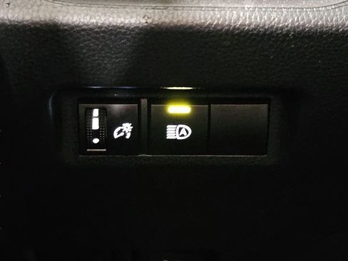 Used 2023 Toyota RAV4 XLE AWD/4WD image 15