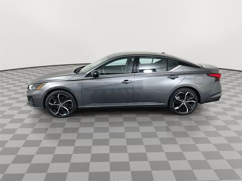 Certified 2025 Nissan Altima 2.5 SR image 5