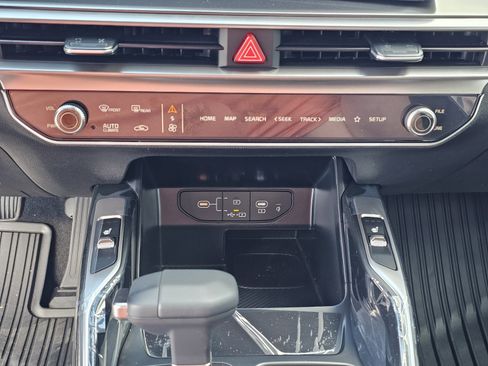 Used 2025 Kia Sorento EX w/ Panoramic Sunroof Package FWD image 23
