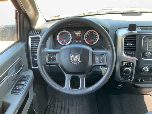 Used 2018 RAM 1500 Classic SLT AWD/4WD image 14
