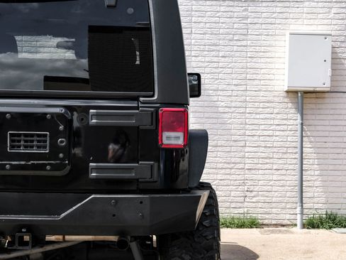 Used 2011 Jeep Wrangler Rubicon w/ PWR Convenience Group AWD/4WD image 33