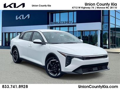 New 2025 Kia K4 EX
