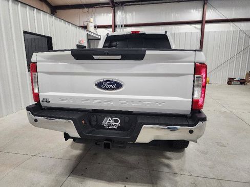 Used 2018 Ford F350 Lariat w/ Chrome Package image 9