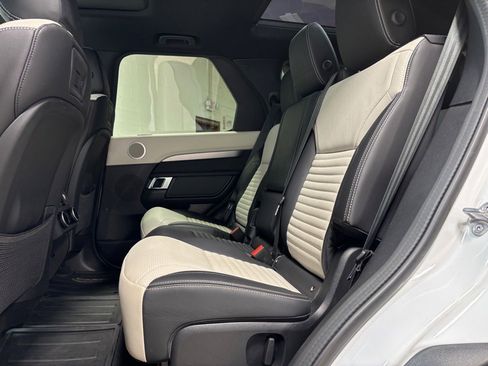 Used 2023 Land Rover Discovery S R-Dynamic image 29