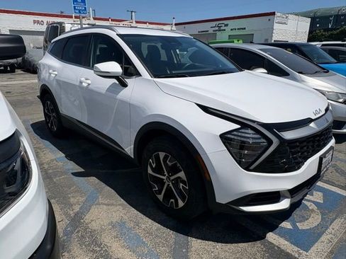 Certified 2025 Kia Sportage EX AWD/4WD image 4