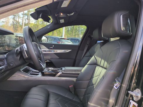 Certified 2023 BMW 740i w/ Parking Assistance Package image 15
