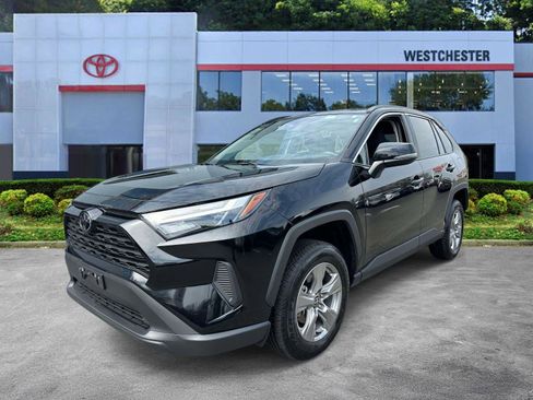 Used 2025 Toyota RAV4 XLE image 8