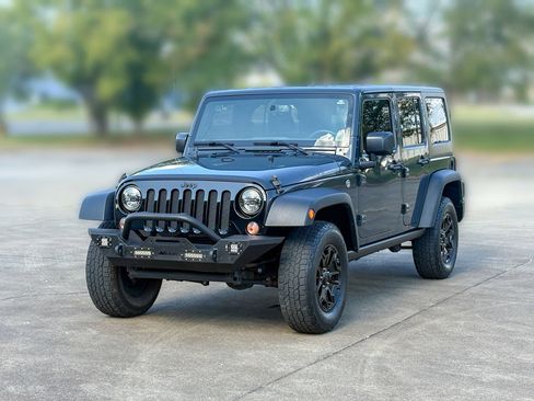 Used 2018 Jeep Wrangler Unlimited Sport AWD/4WD image 4