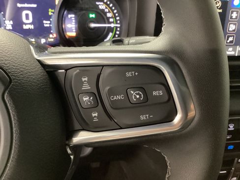 Used 2025 Jeep Wrangler Unlimited Sahara w/ Safety Group AWD/4WD image 21