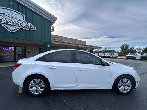 Used 2016 Chevrolet Cruze LS FWD image 2