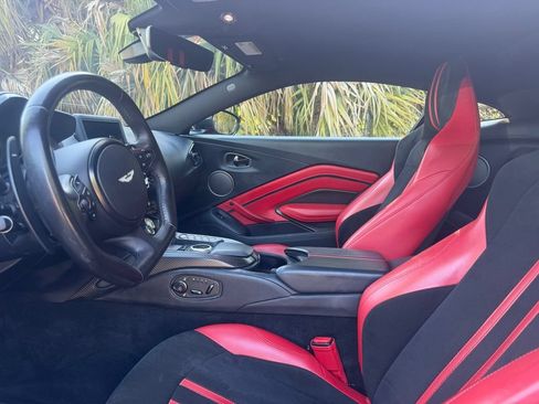Used 2022 Aston Martin V8 Vantage Coupe RWD image 19